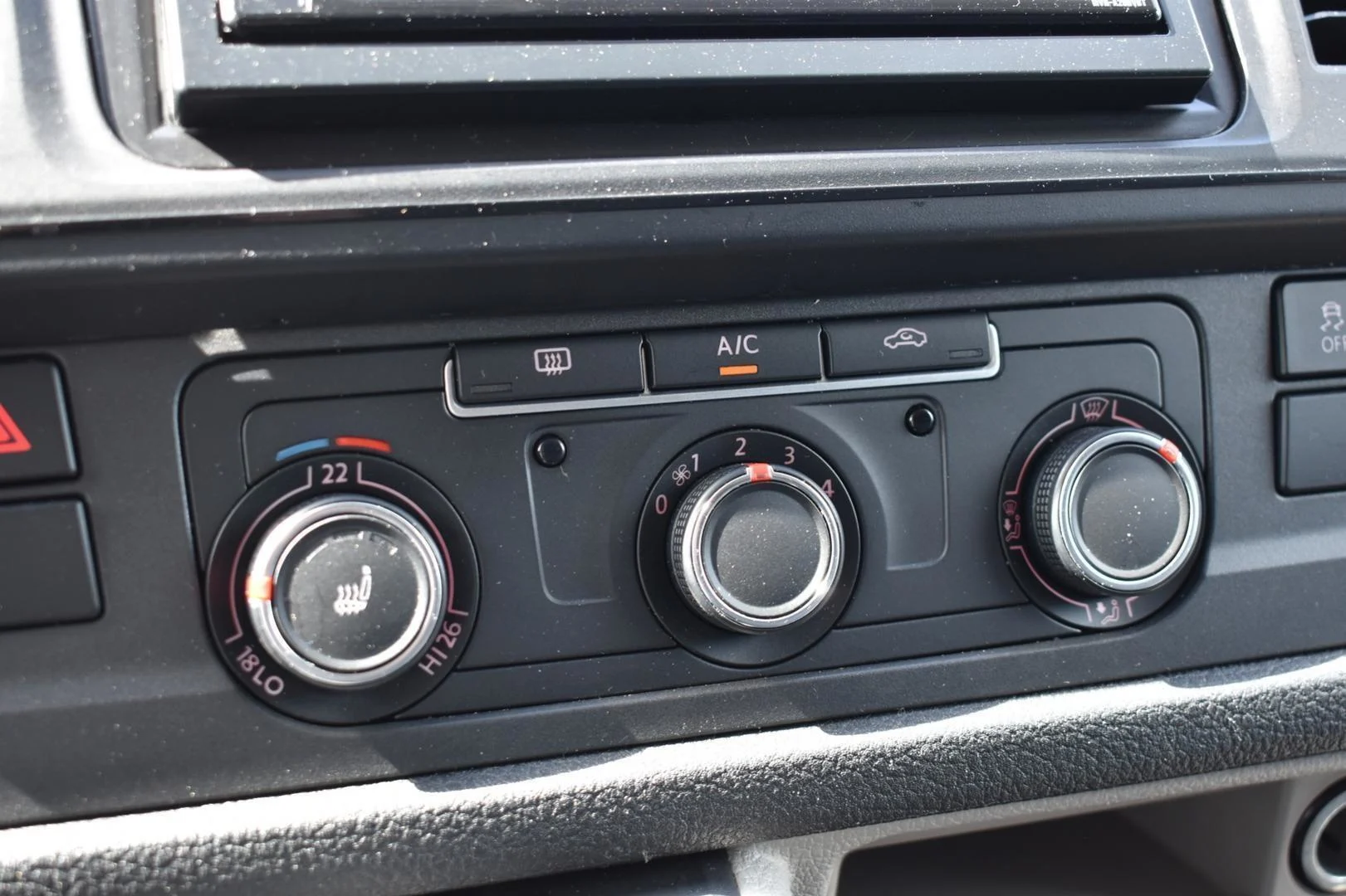 Car Image - 2NYKtJ78APxa5eJr89sRX2