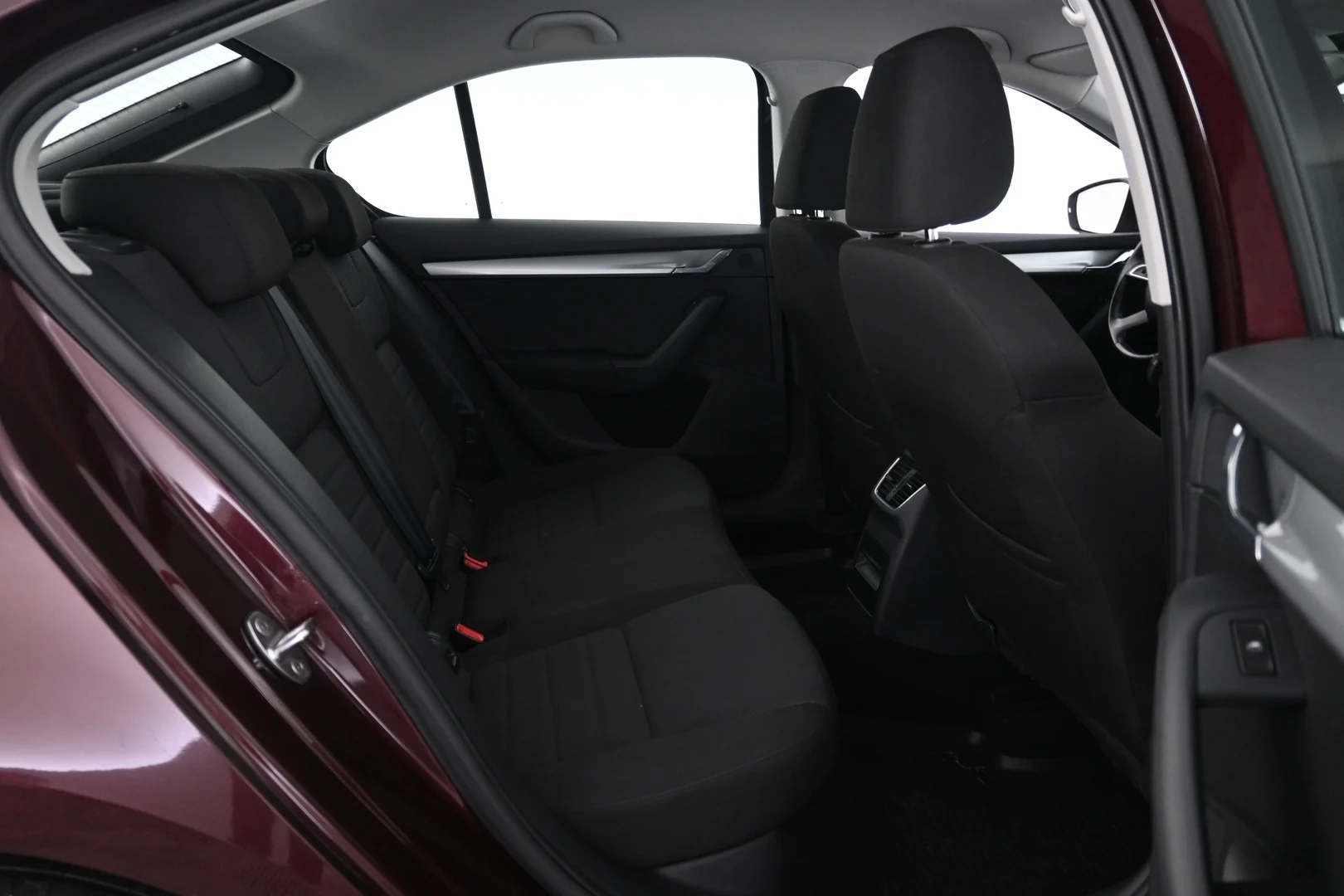 Car Image - UpwIIxLX0zZ3xnAeYUKkP