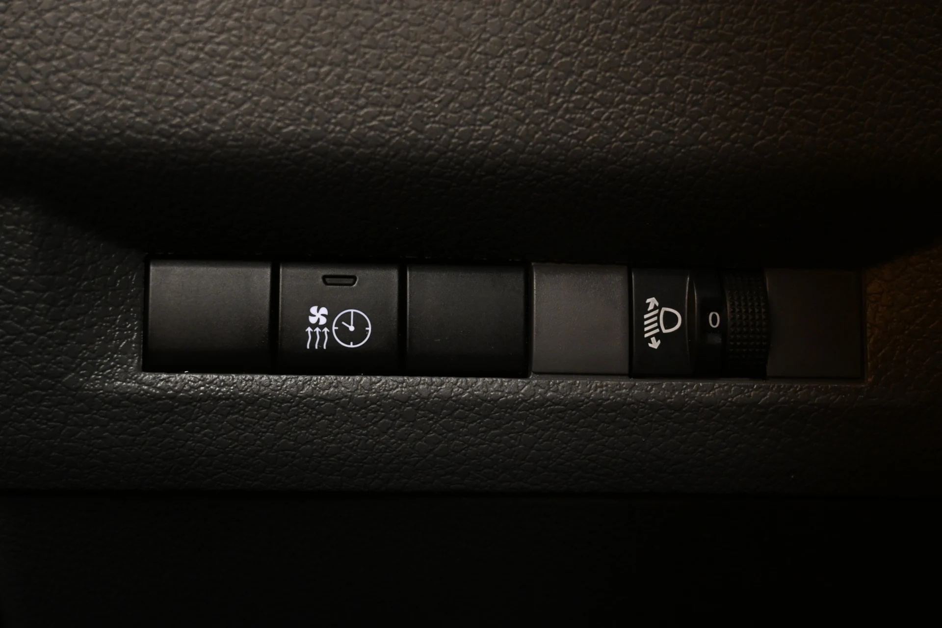 Car Image - 6zmQGamAgegozvooBoWmKX