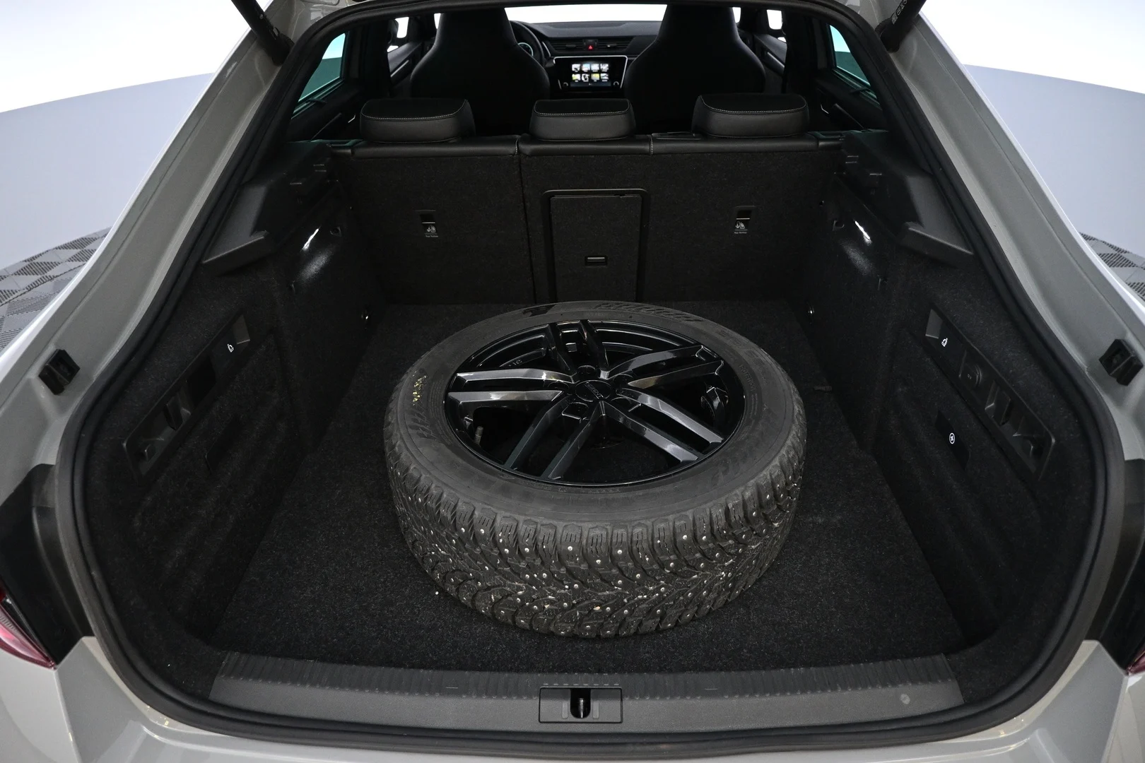 Car Image - 5km0q8TQandejX8AowCNWD