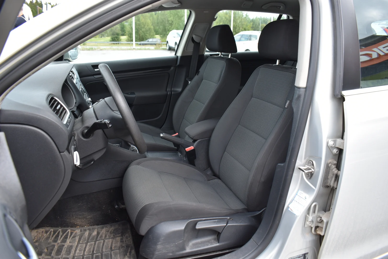 Car Image - 2zyiy1cli5QgAD4EVd4WIl
