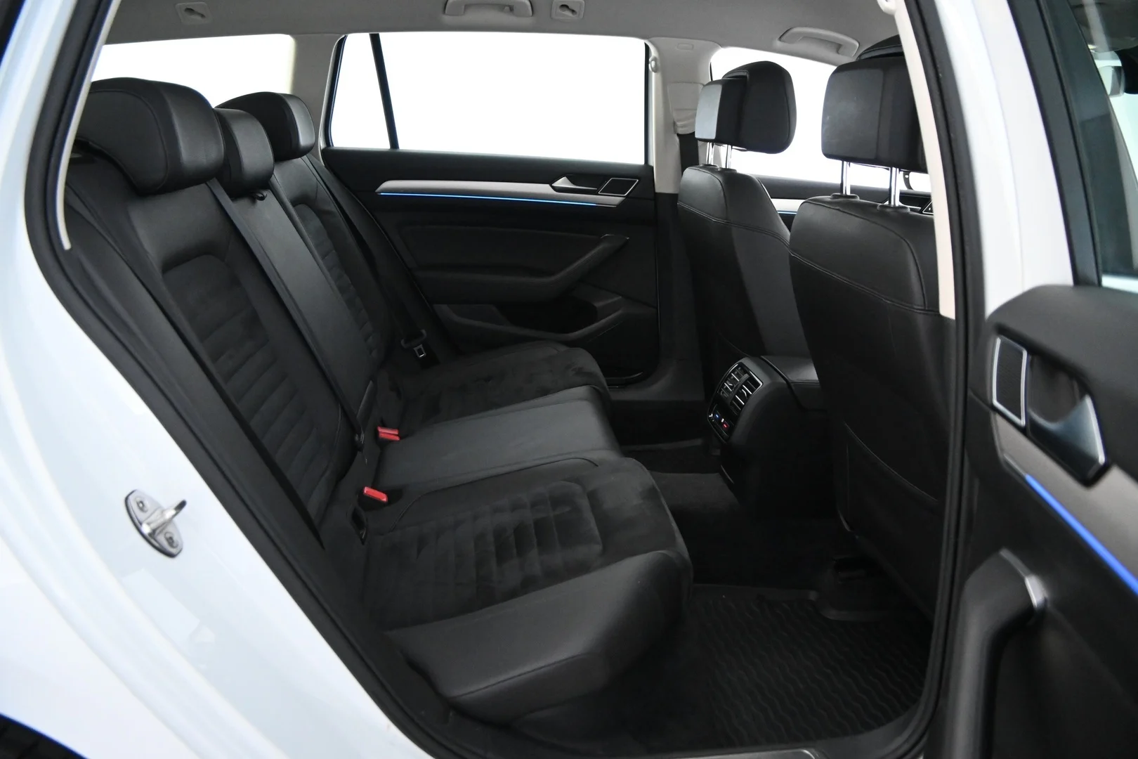 Car Image - 32MWWi9ZiD7MOLz5aEccve