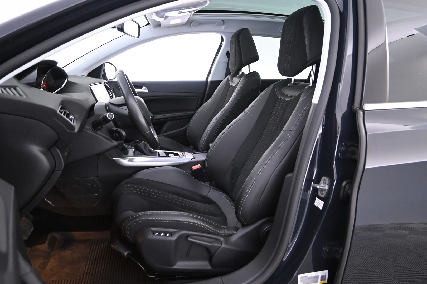 Car Image - 2gp7pAPMlcRg0GuUiZTe0F