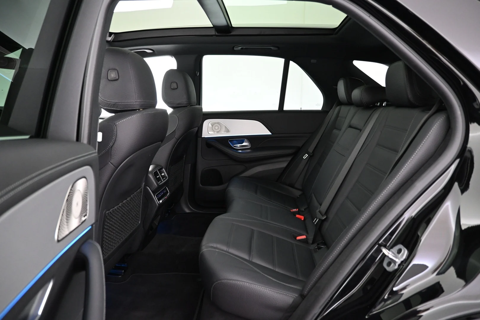 Car Image - 1WNJH7q4Ju8s3XseHfkkMC
