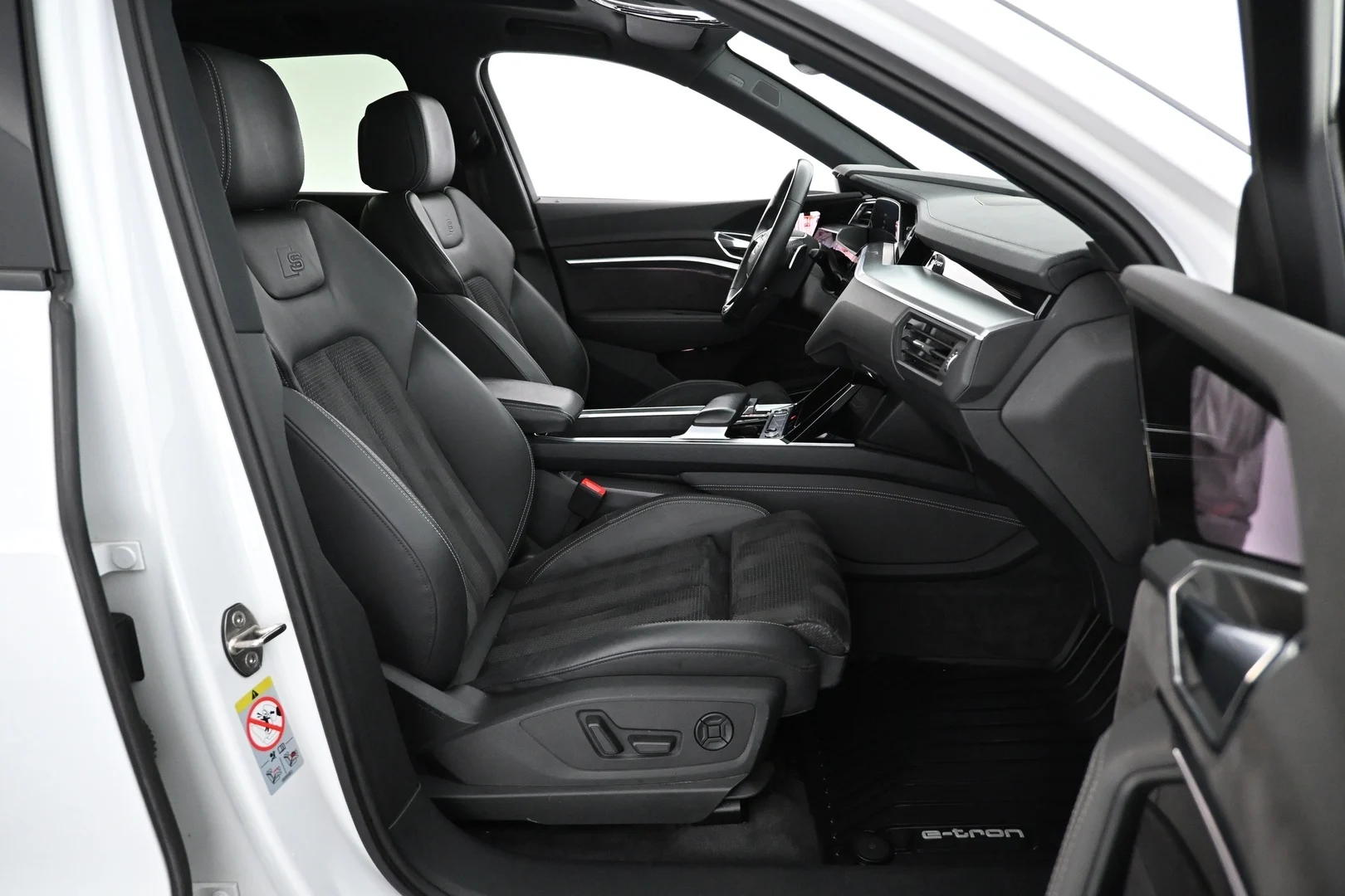 Car Image - 2Vhv4TxSLJLpx4kFKMtuMn