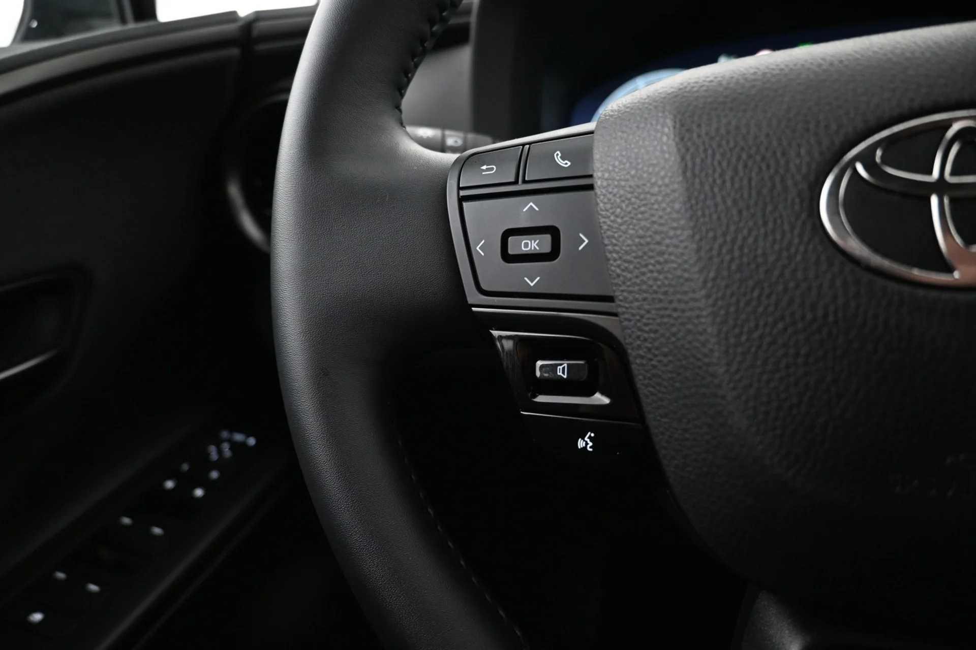 Car Image - 1vZUpPovSojF1xM1gdrq2u