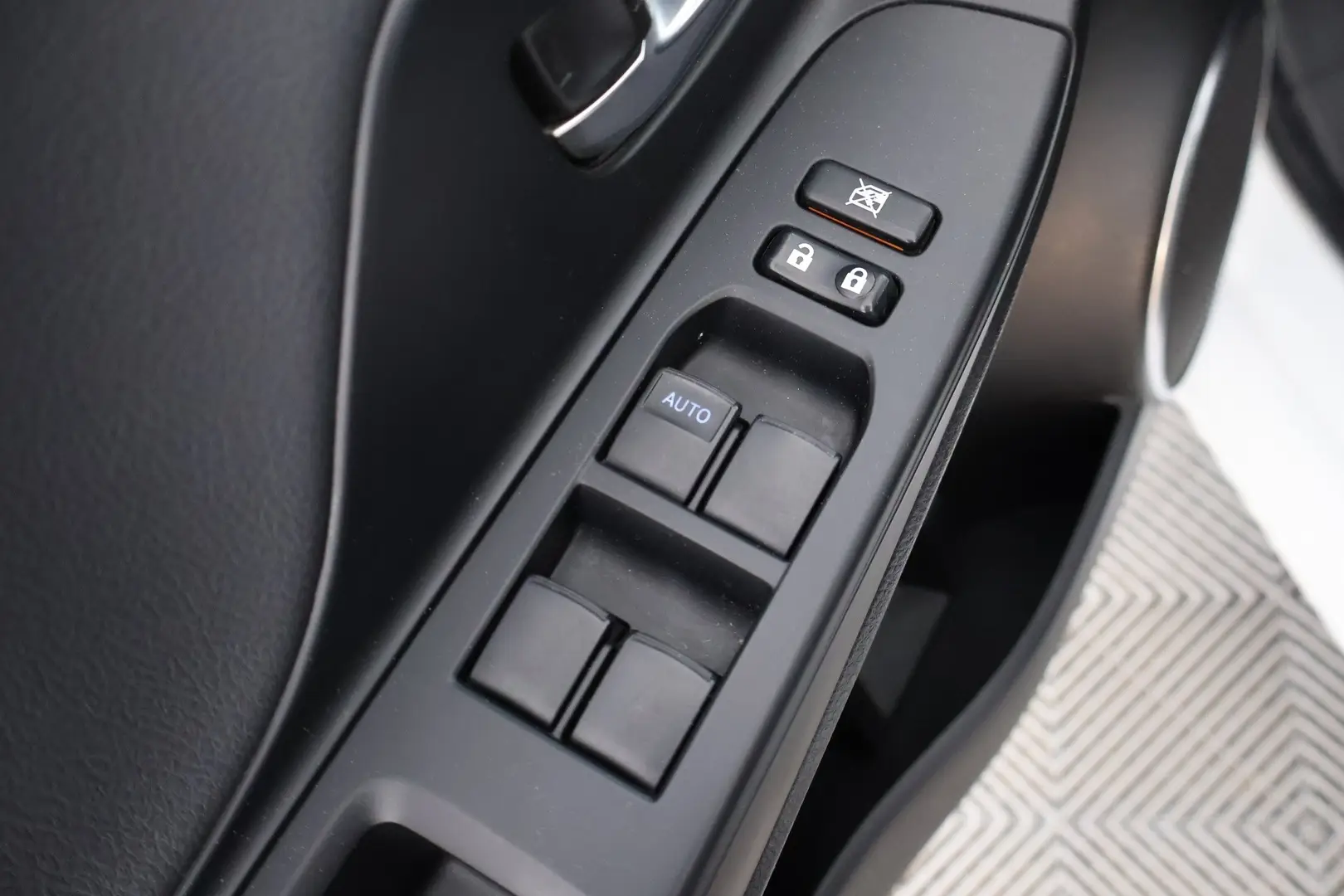 Car Image - 5tORmpb4O5tQIbU3k32Em6