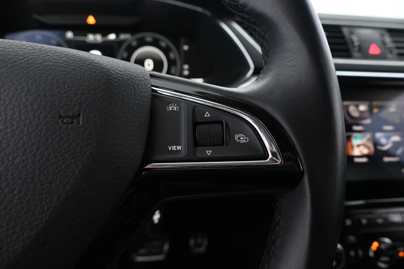 Car Image - 37uLGZlfg4mDXVQZo50t25