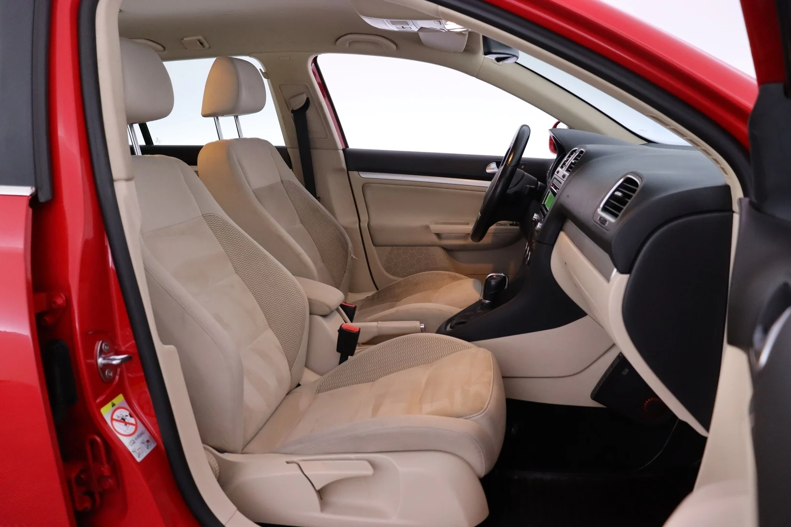 Car Image - 6u4r6qTpt5qz7IsFs4nkVT