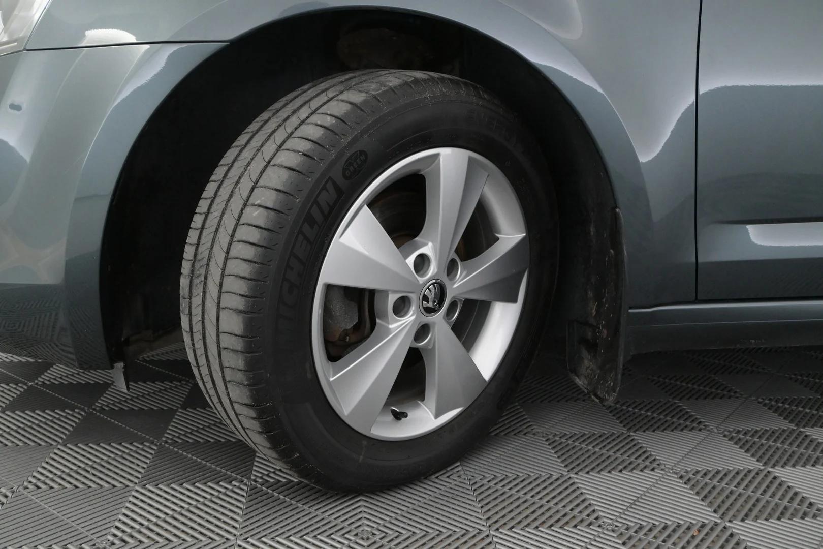 Car Image - 1rSiDcLSTNHVlCr4YYGnd0