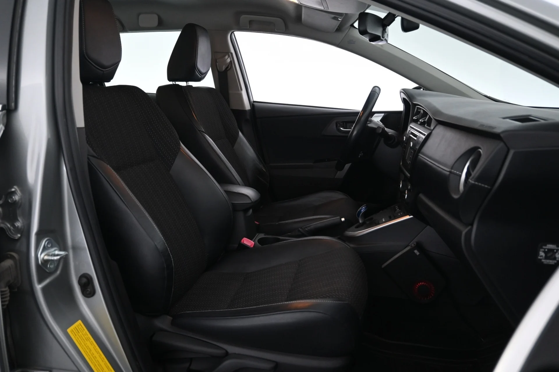 Car Image - tWwRIsUF6tVy5L9bVQ7KU