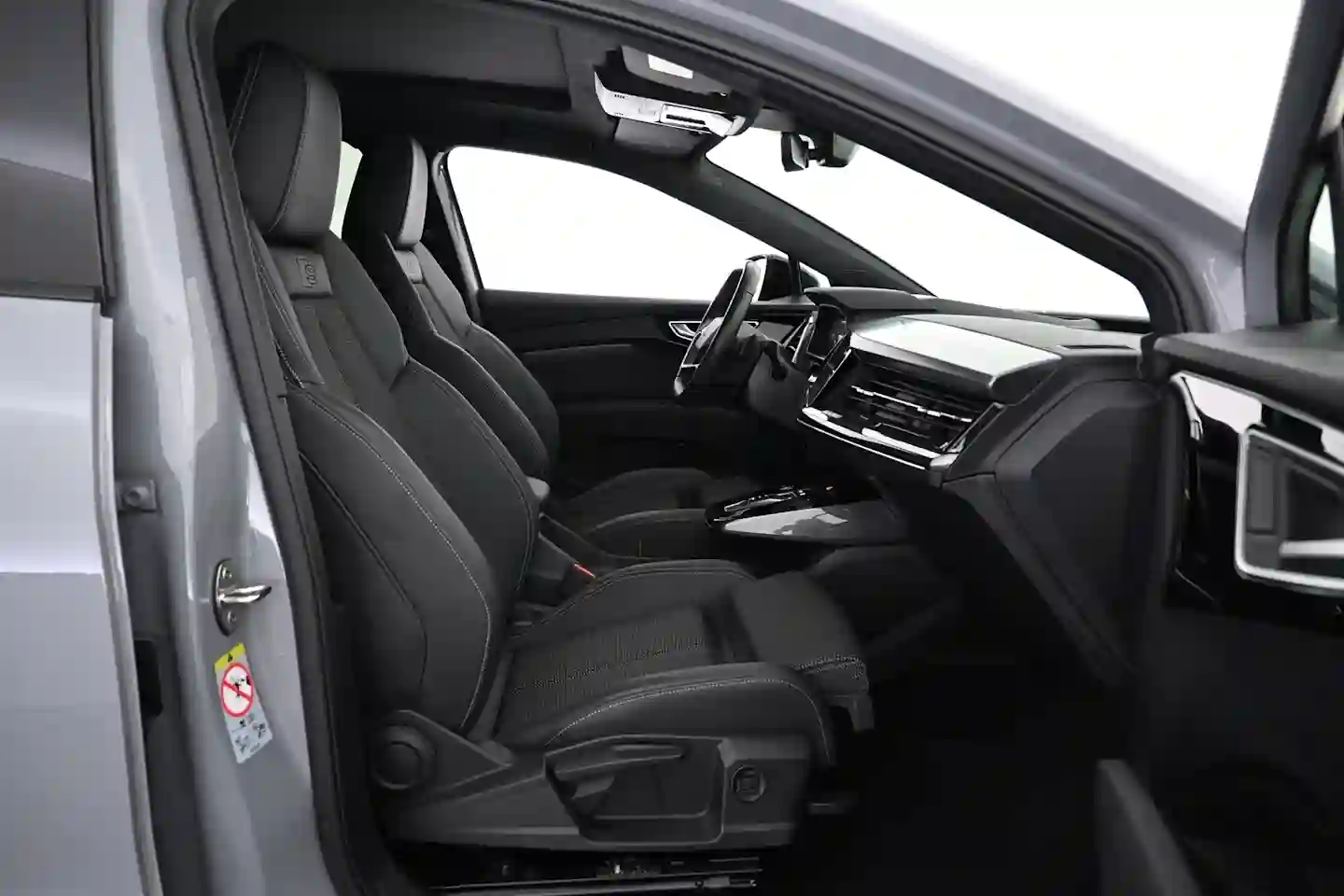 Car Image - 5yVo0KoJ2AiBu04l9eeKOX