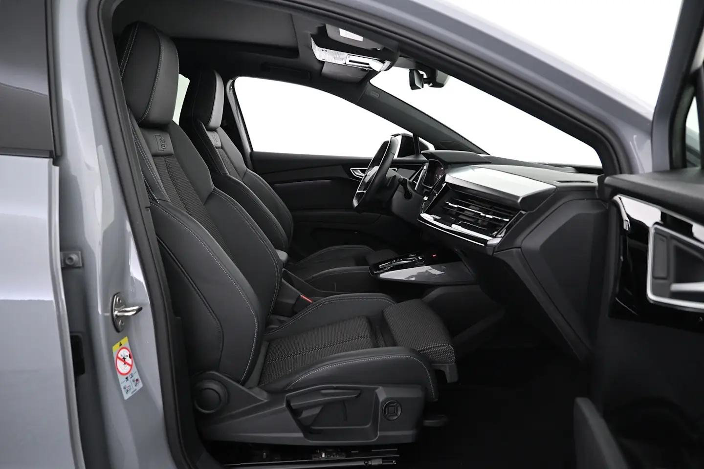 Car Image - 5yVo0KoJ2AiBu04l9eeKOX