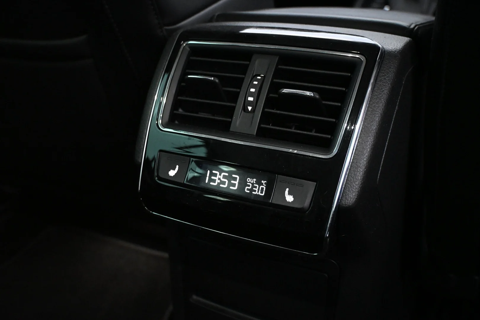 Car Image - 5jxPgzfrXf9zCUWUj6dKwH