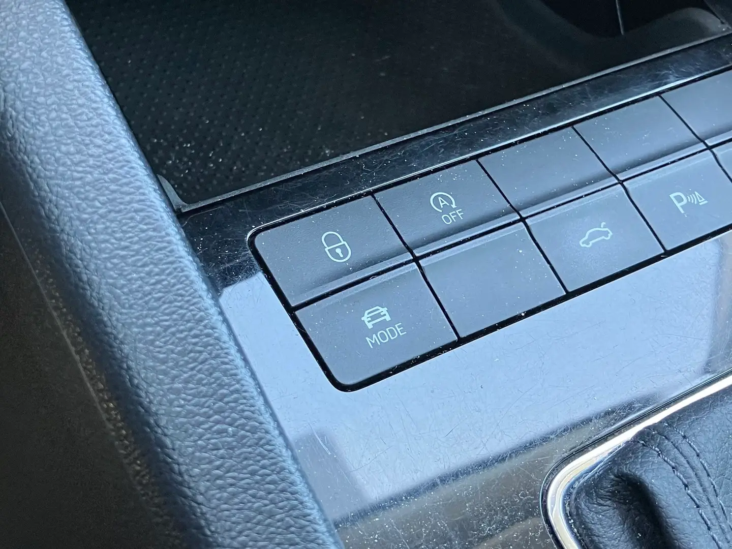 Car Image - ax1kbt9pET5mWjAp3eVt4