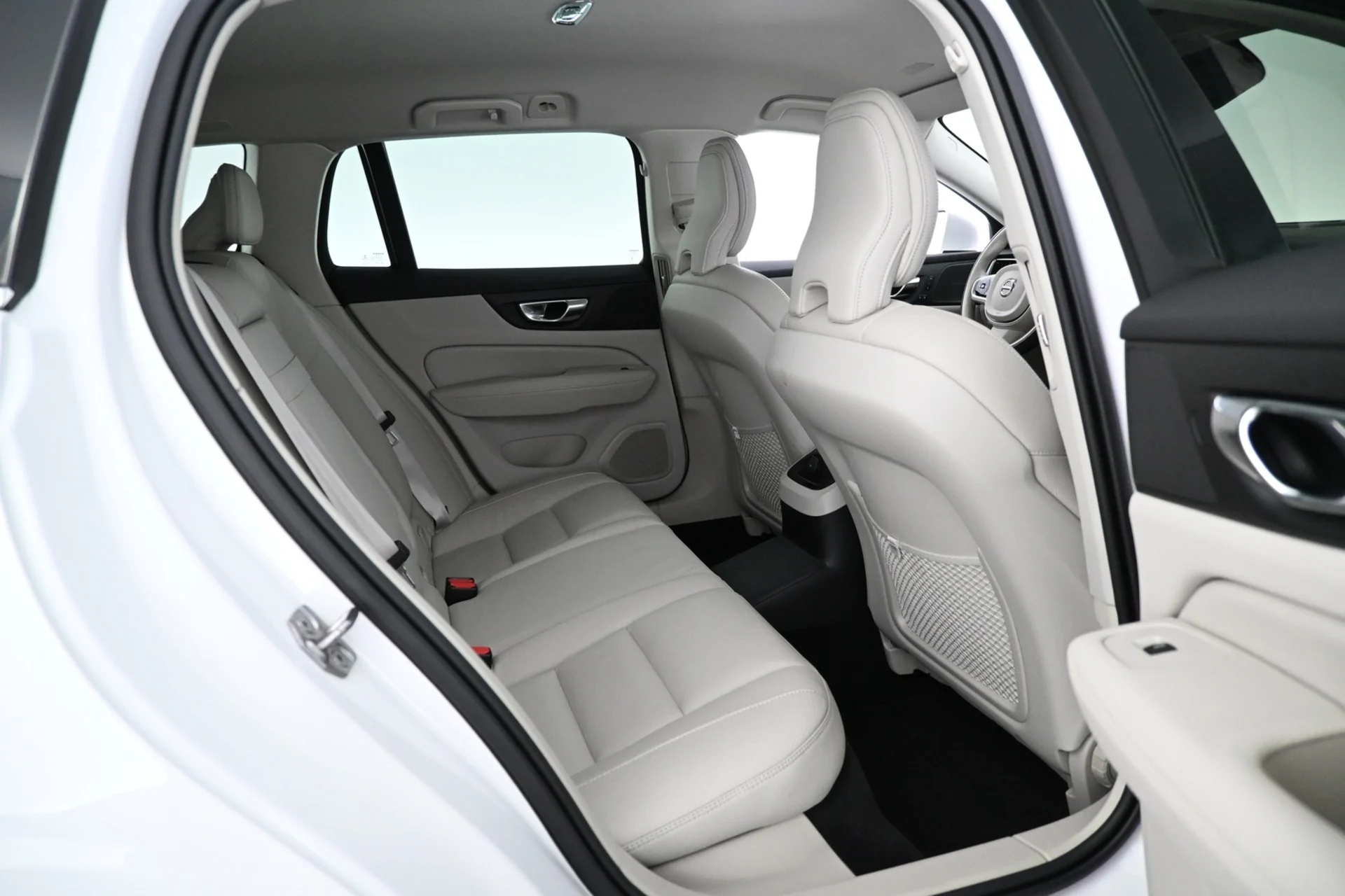 Car Image - BOeo3idWg761DcYUrPY8O