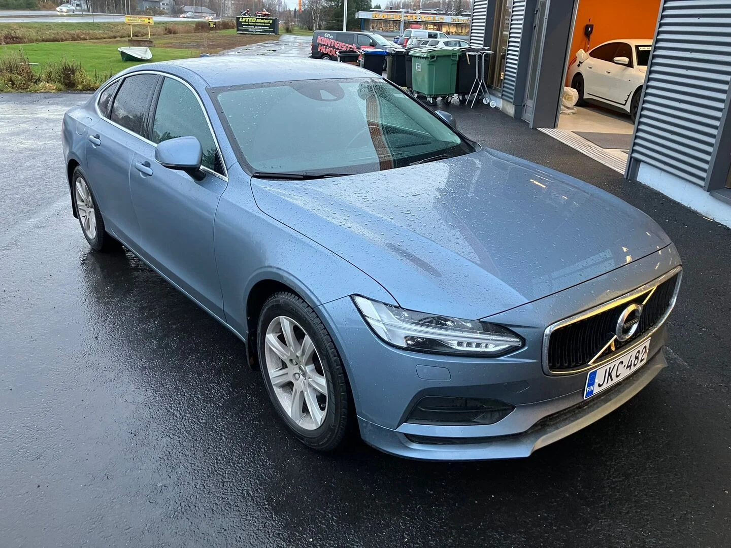 Car Image - Rer3ZeTlwlyUr9aZrcIFw