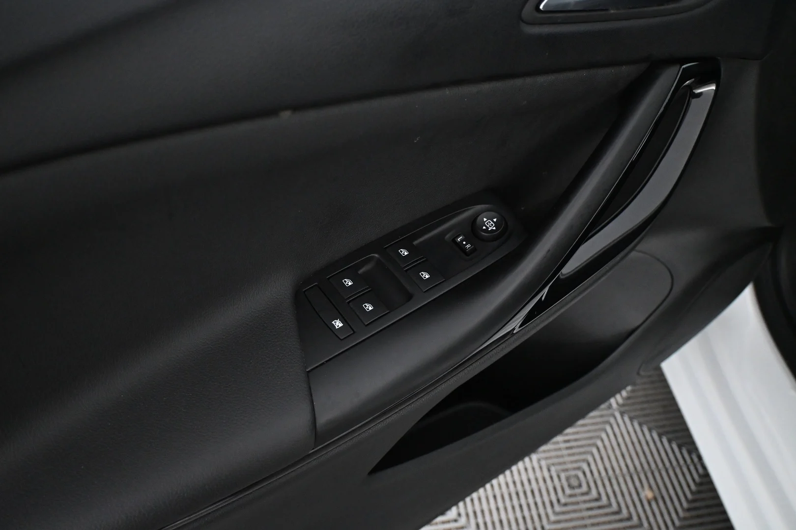 Car Image - 3GNI9cdfTAmhRjToNMeXYD