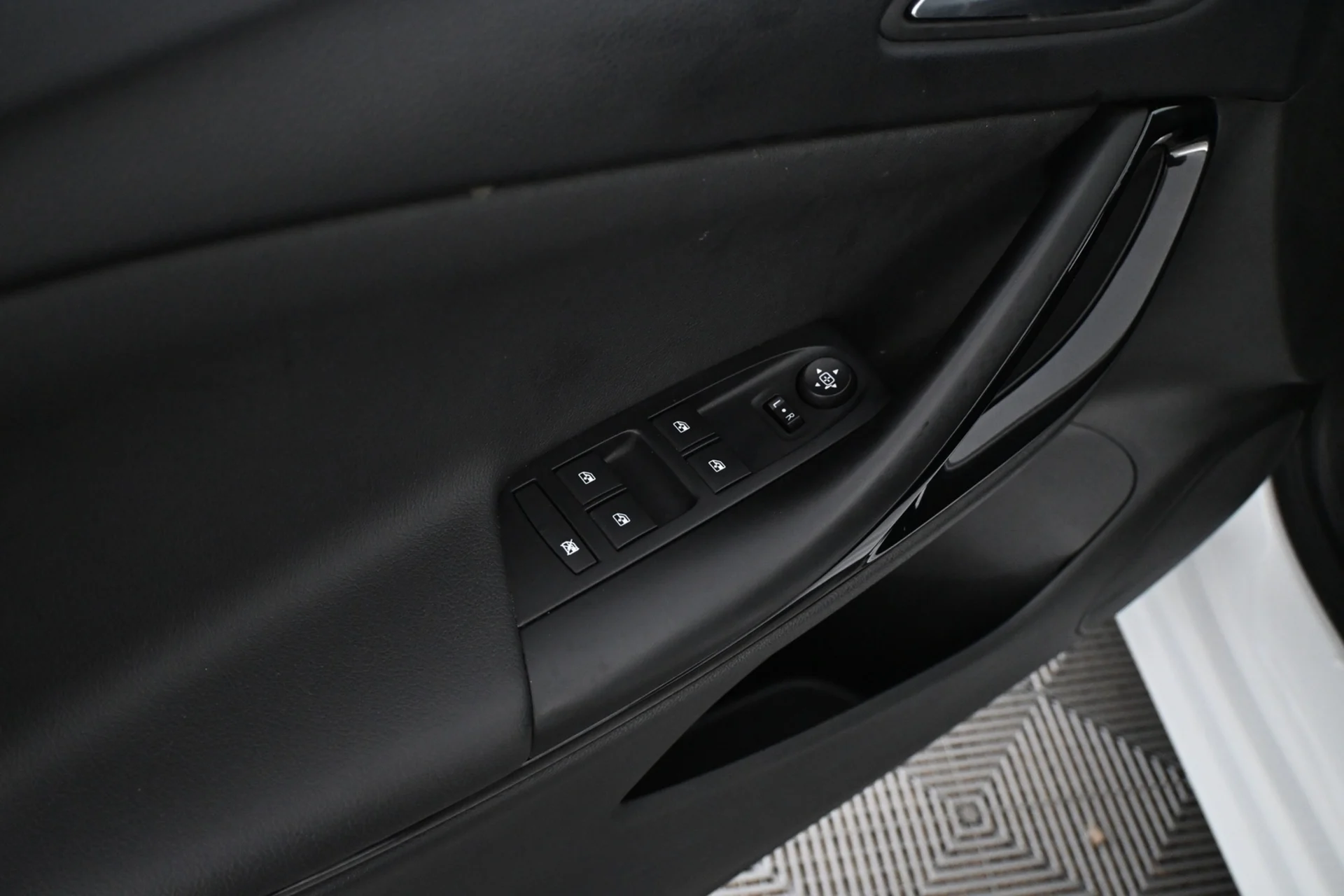 Car Image - 3GNI9cdfTAmhRjToNMeXYD