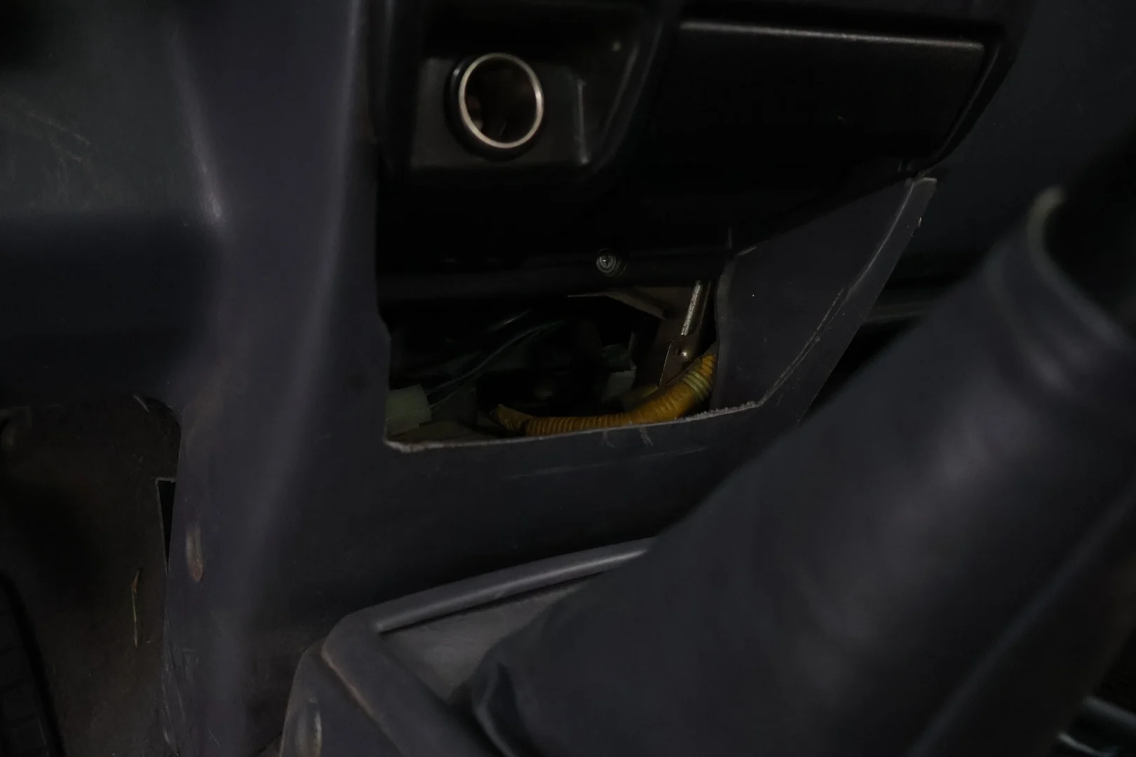 Car Image - 1nd9uA4KWcTamp6lMjsZWd