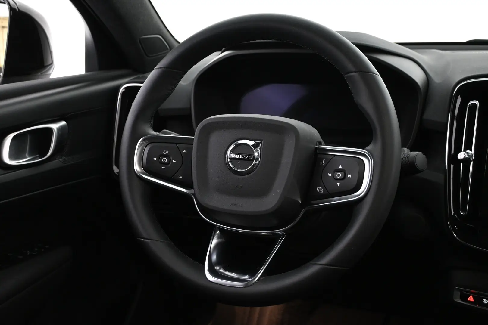 Car Image - 1omumJLRPJrHw5OWv9LHxW