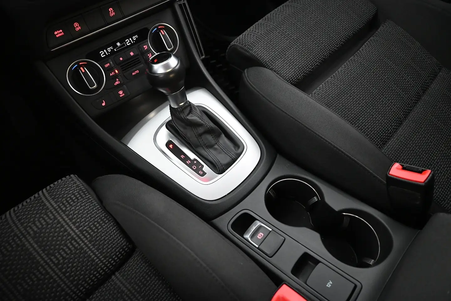 Car Image - 742MCYjj5w4aFsiSyAbi0t