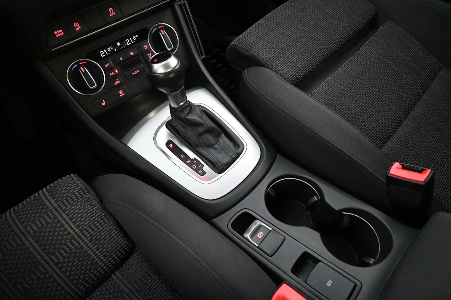 Car Image - 742MCYjj5w4aFsiSyAbi0t