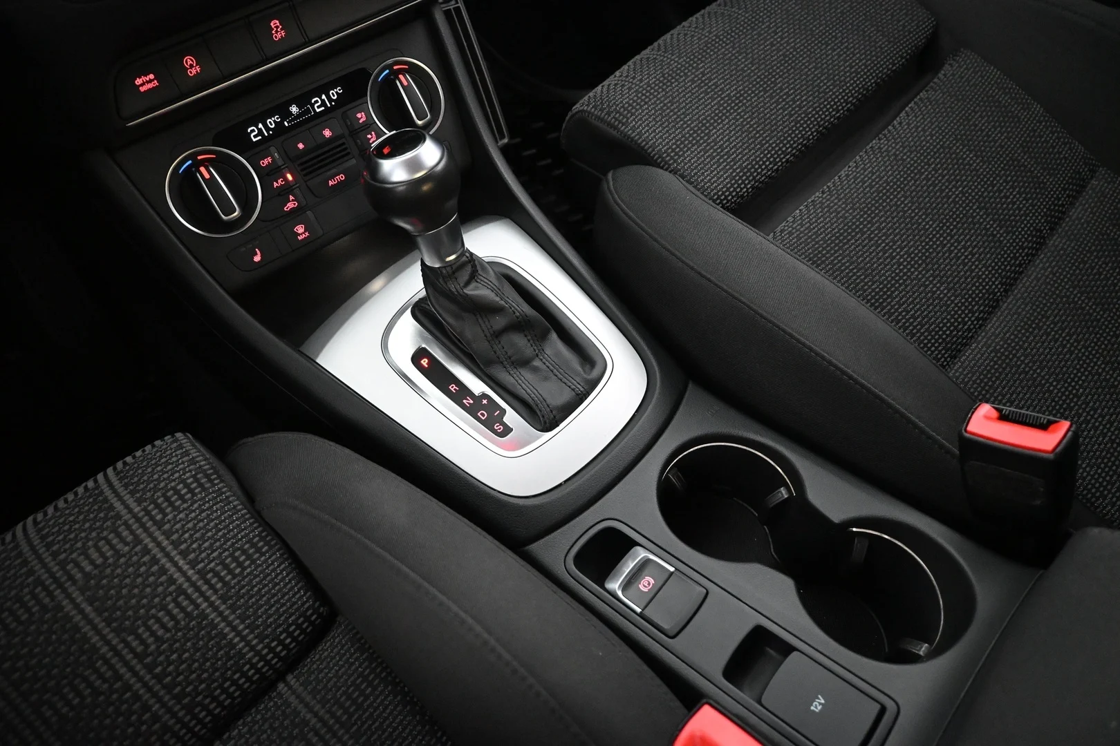 Car Image - 742MCYjj5w4aFsiSyAbi0t