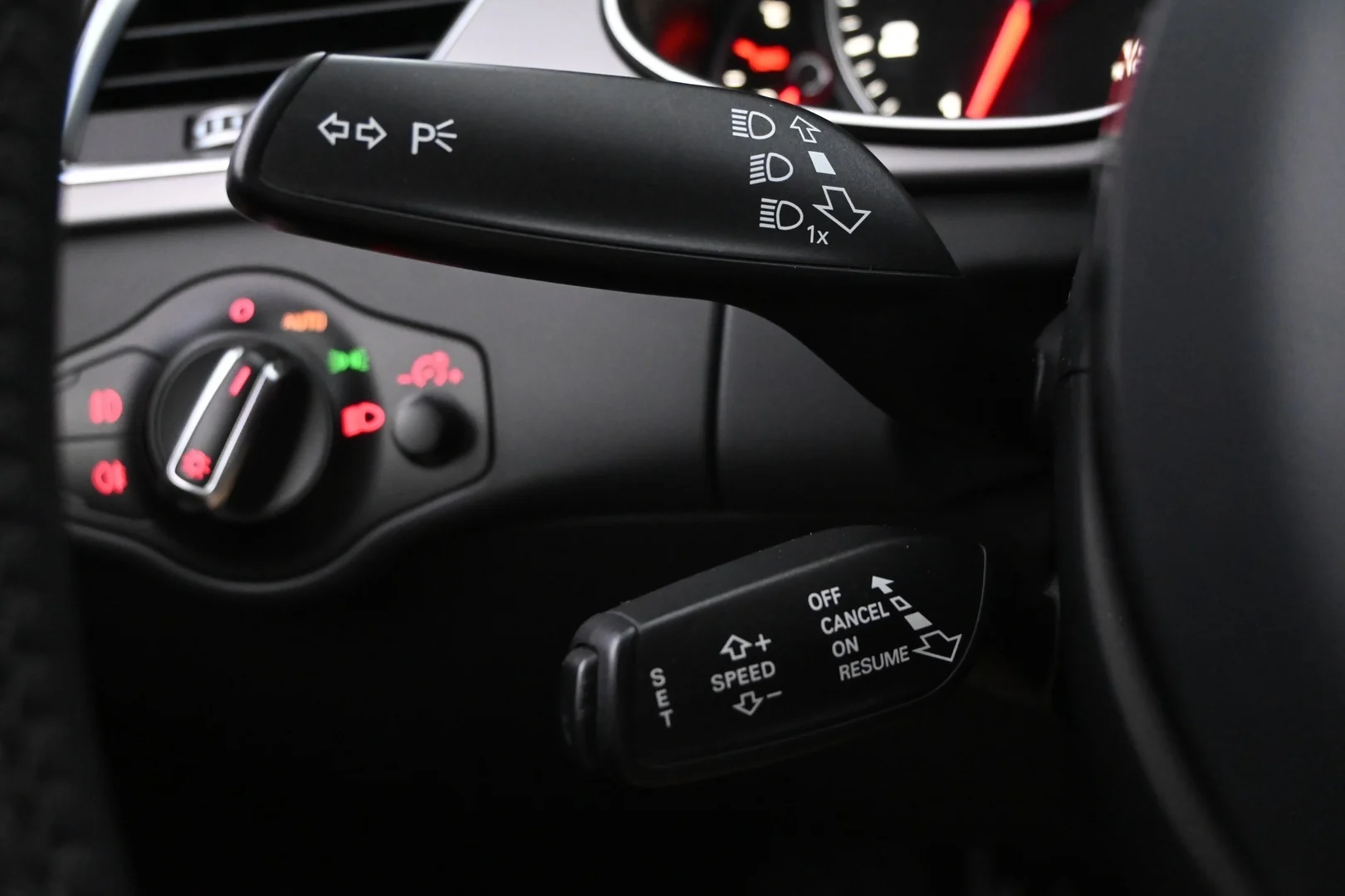 Car Image - 6NqHL4N51Ri5IJFAL33dp7