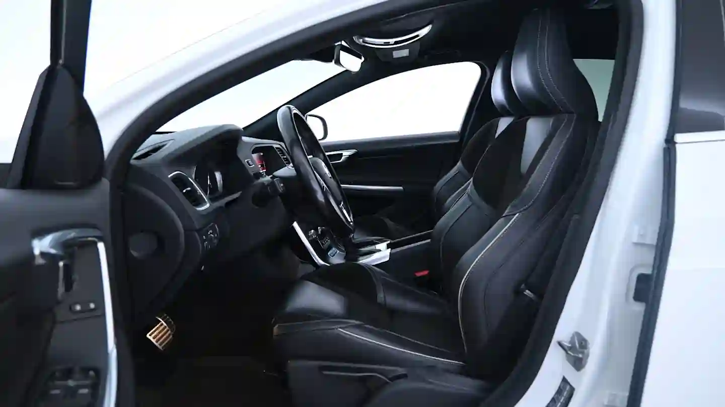 Car Image - 4LrdLb3ZixAT3VfYGYr3Ys