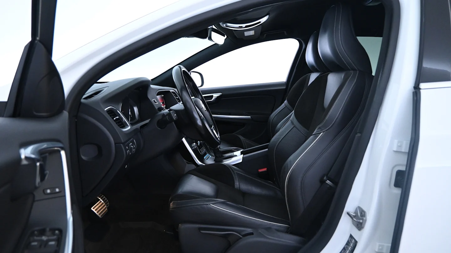 Car Image - 4LrdLb3ZixAT3VfYGYr3Ys
