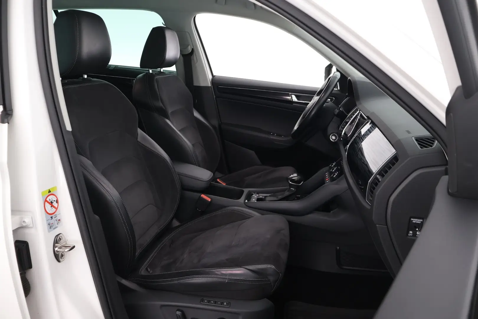 Car Image - 2b6kBY70QkFXrlary0dVQG