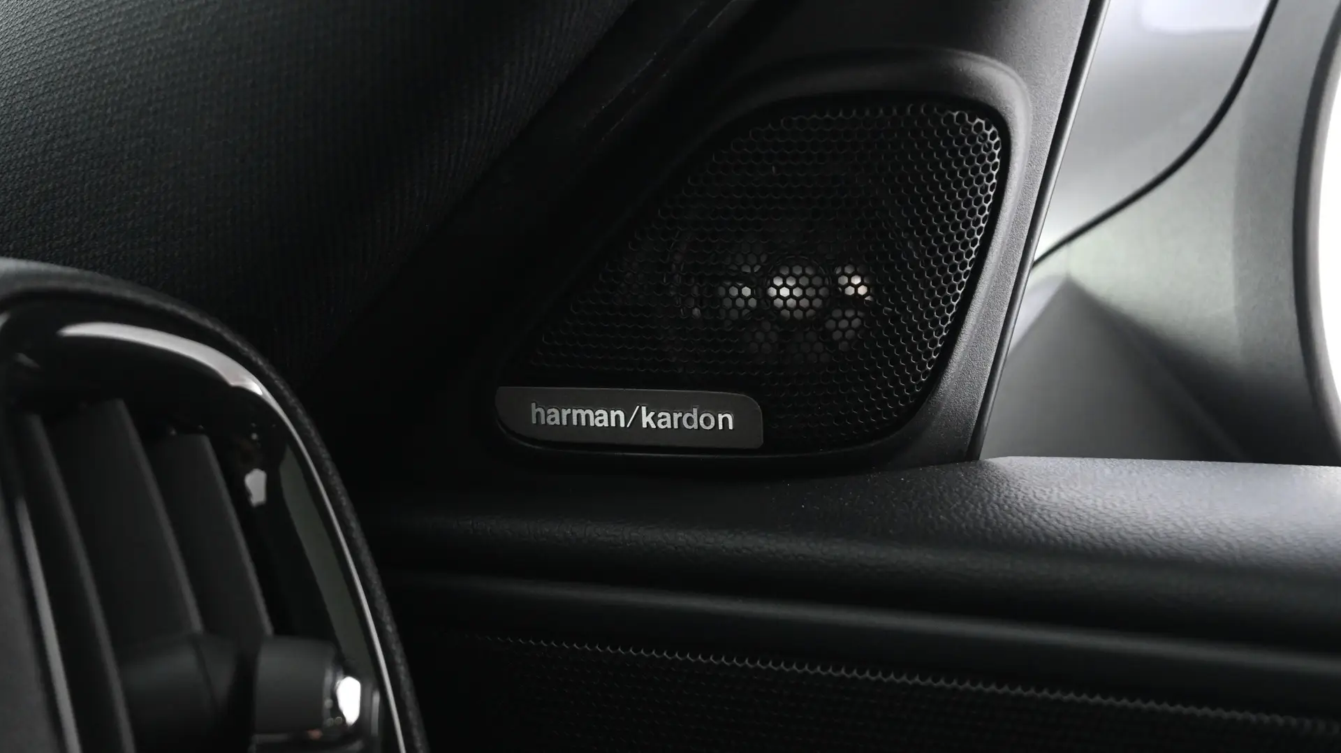 Car Image - 4KFSZ8nj8iIPlmlJsy7m5D