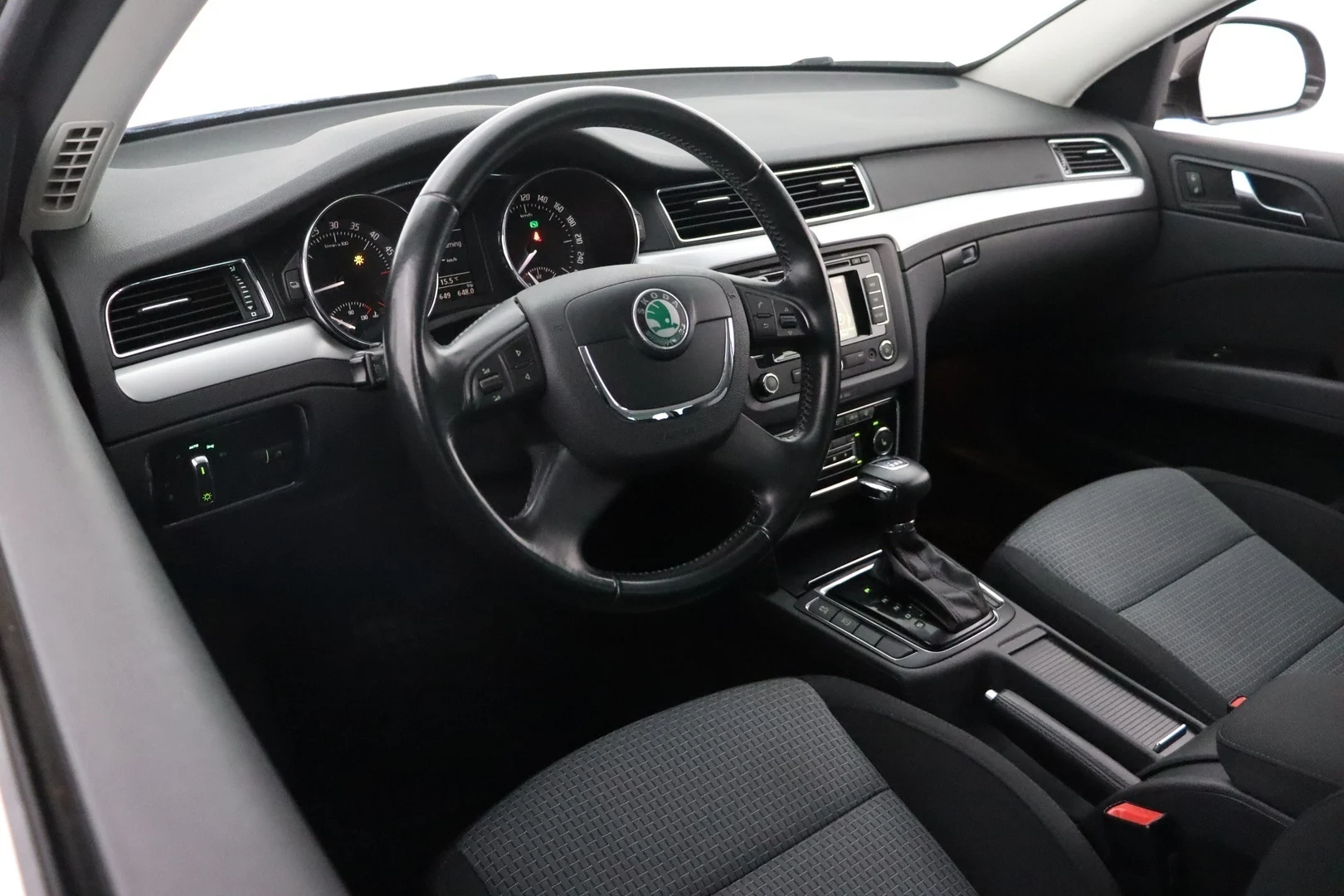 Car Image - 4TfQTTbJQgDfSDqHgutIxA