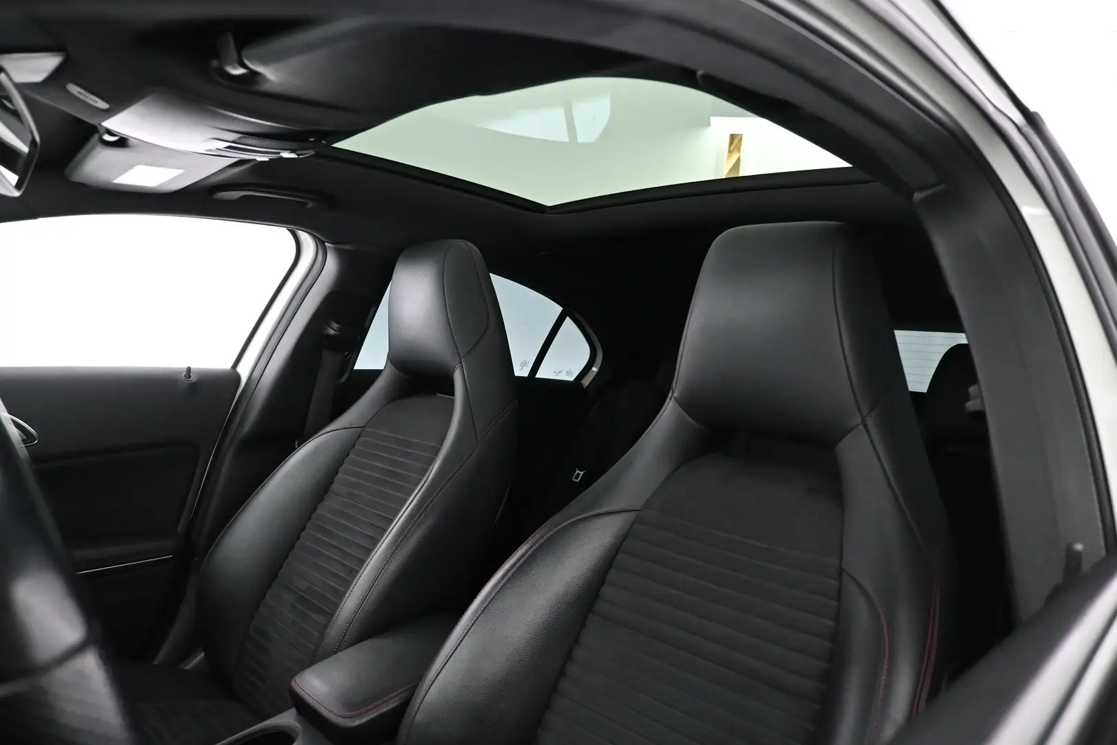 Car Image - CdHWxLMcfTzgBgPoOFqo9