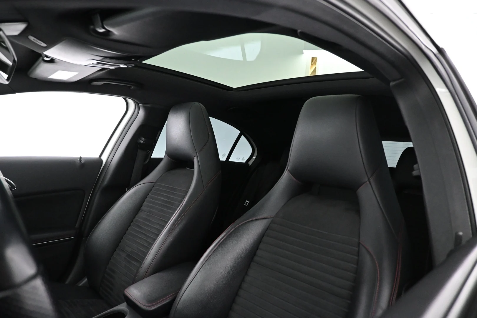 Car Image - CdHWxLMcfTzgBgPoOFqo9