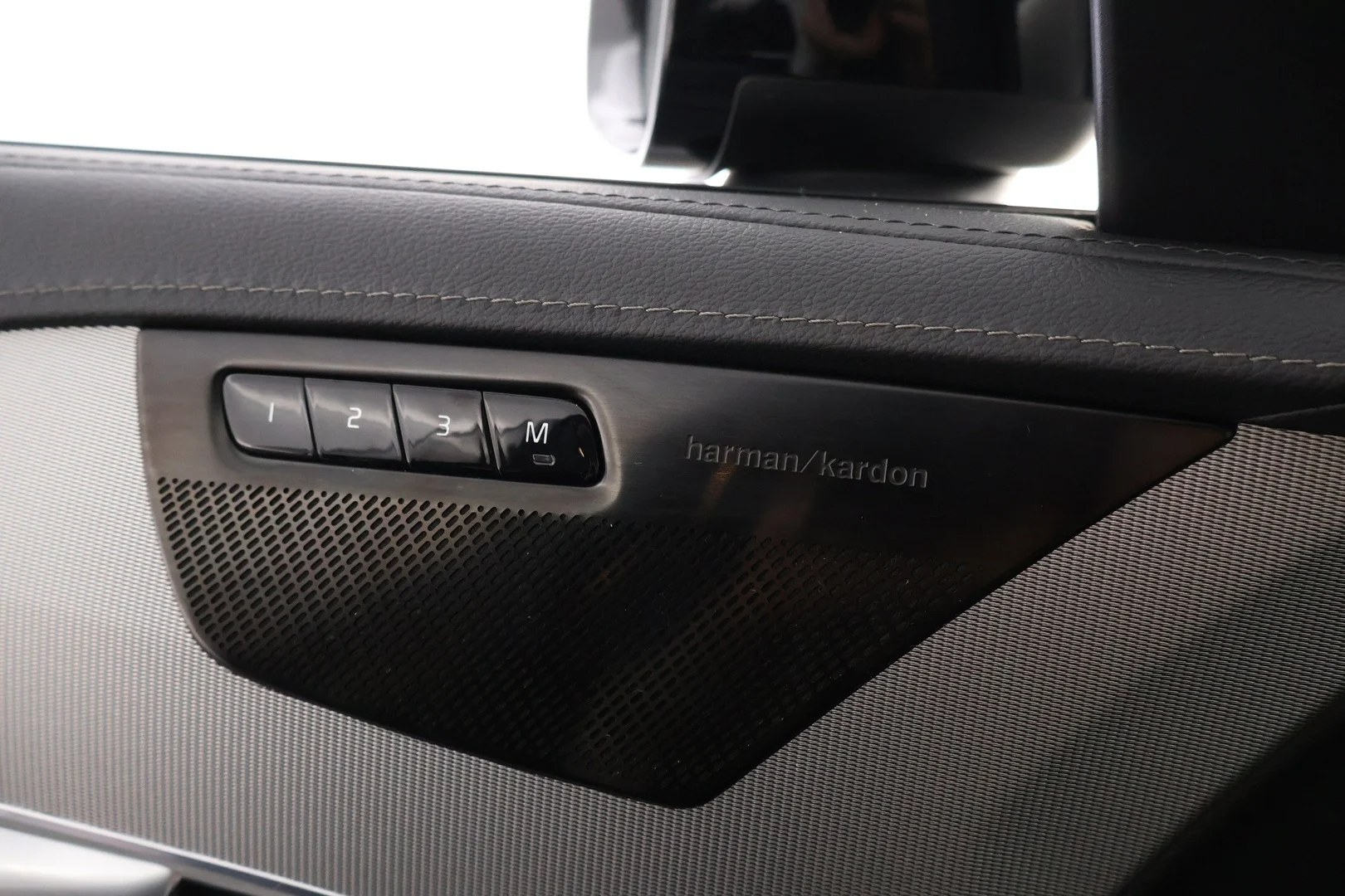 Car Image - 17F104c5OW4TVgTWJv2GGp