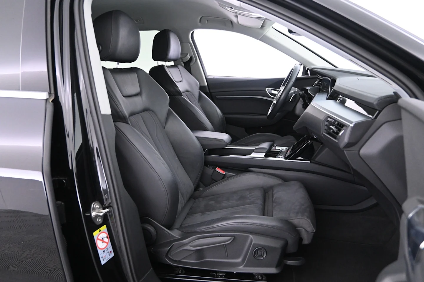 Car Image - 1wdmTNDQZk2ScWFBRlxcrU