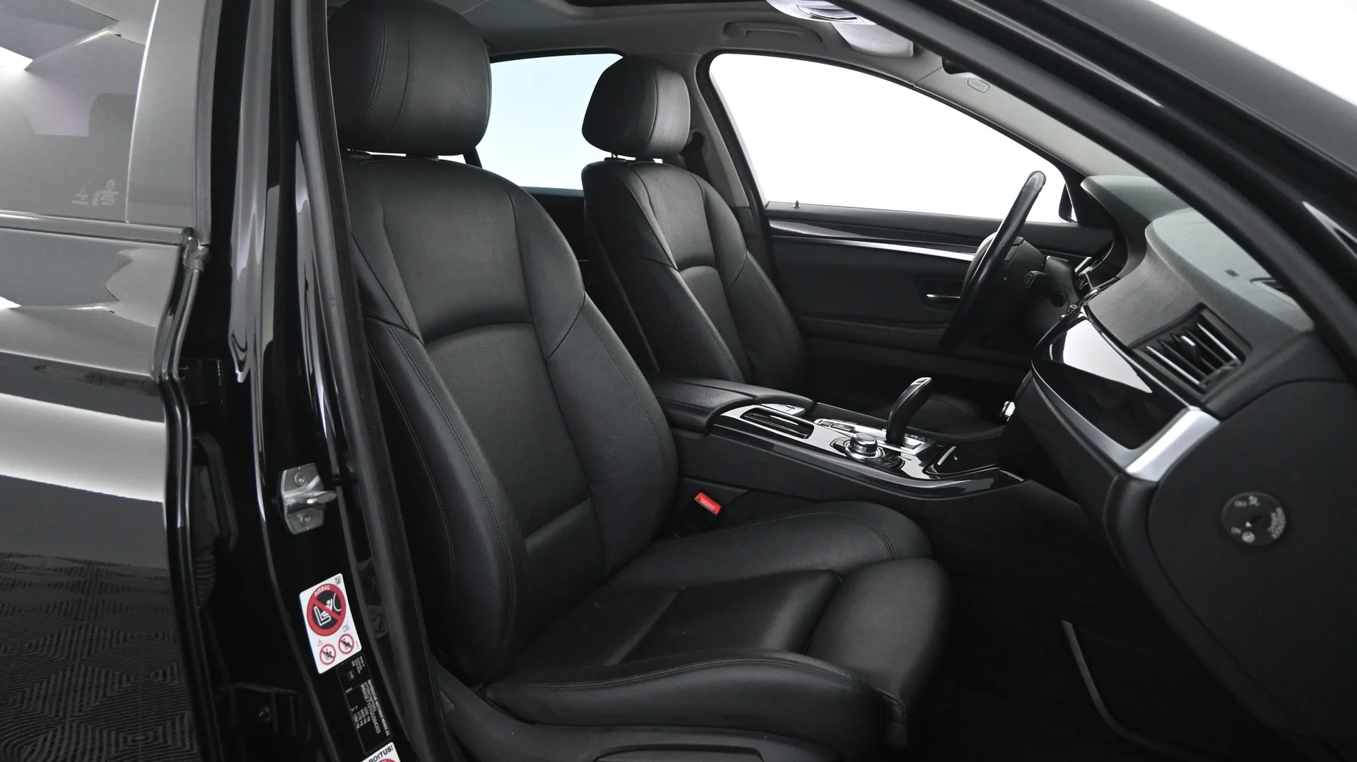 Car Image - PlbhDa2xeYvHOSfso2iNJ