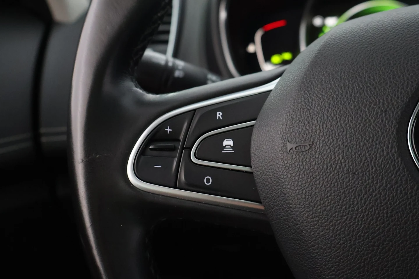 Car Image - FkRnbxb06chVx4R8wmGJx