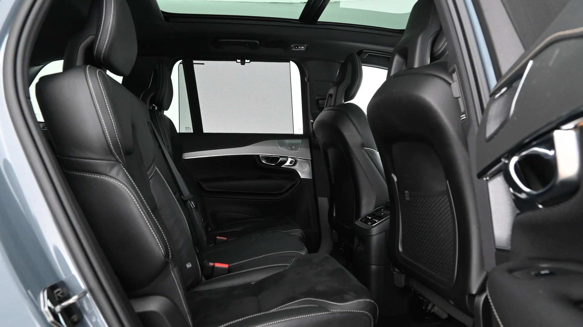 Car Image - V7uO1U2LWiYM1sf32ivNo