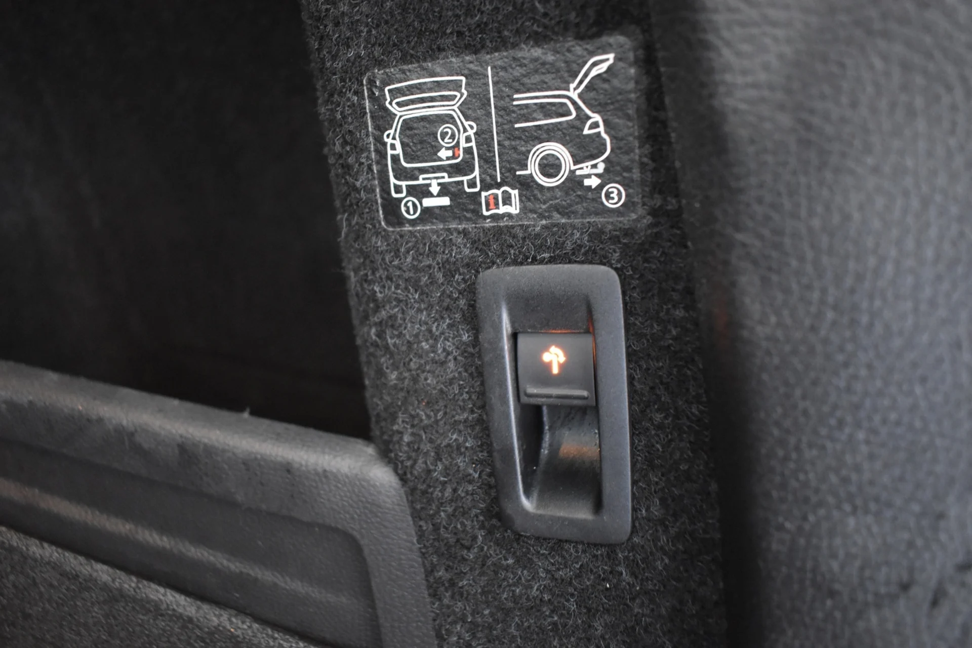 Car Image - 6I4f66zub3i7LExbnhjMRj