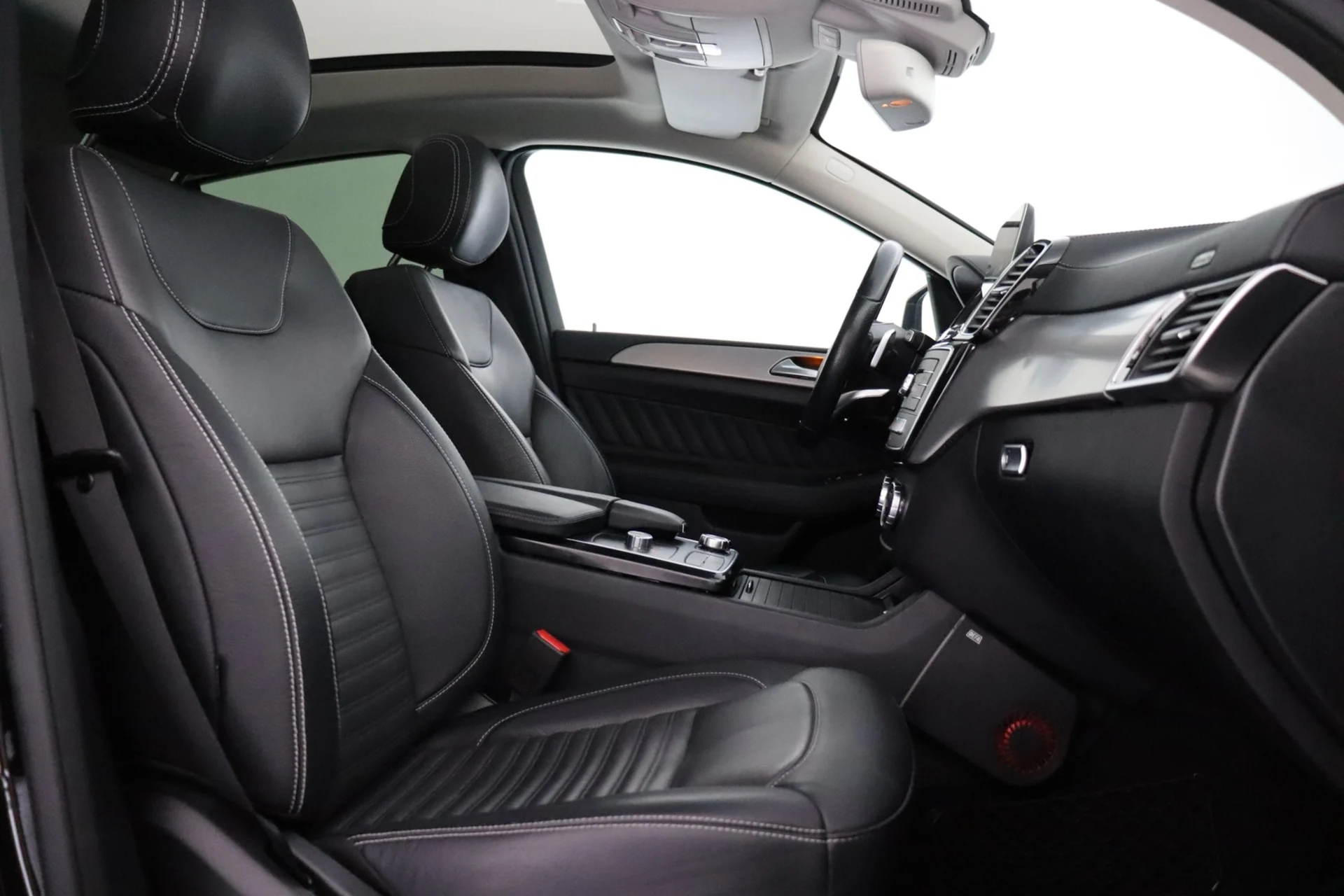 Car Image - 7J7RxJ7OjLLZJ6UFauJK1y