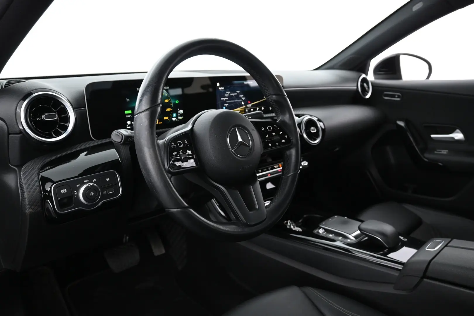 Car Image - 2oSxwDPMcXsTfHhdlvKirn