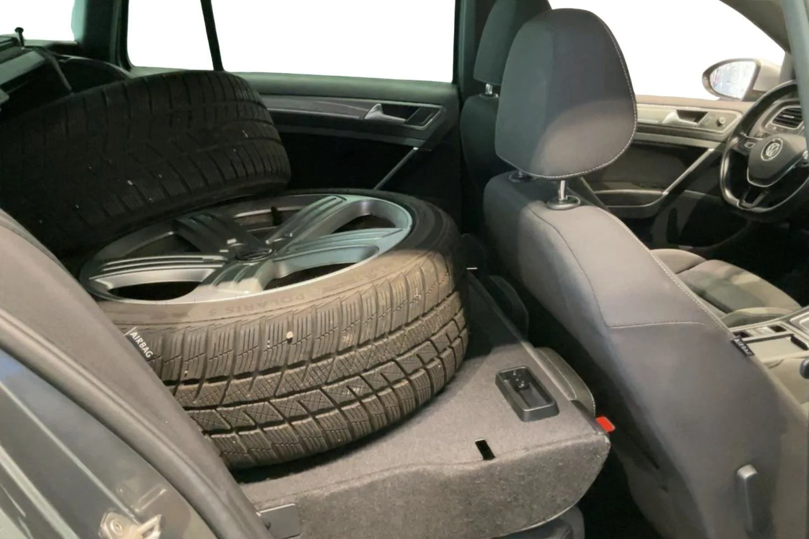 Car Image - 2J9yI2kikbEpx0Cvcv5kLL