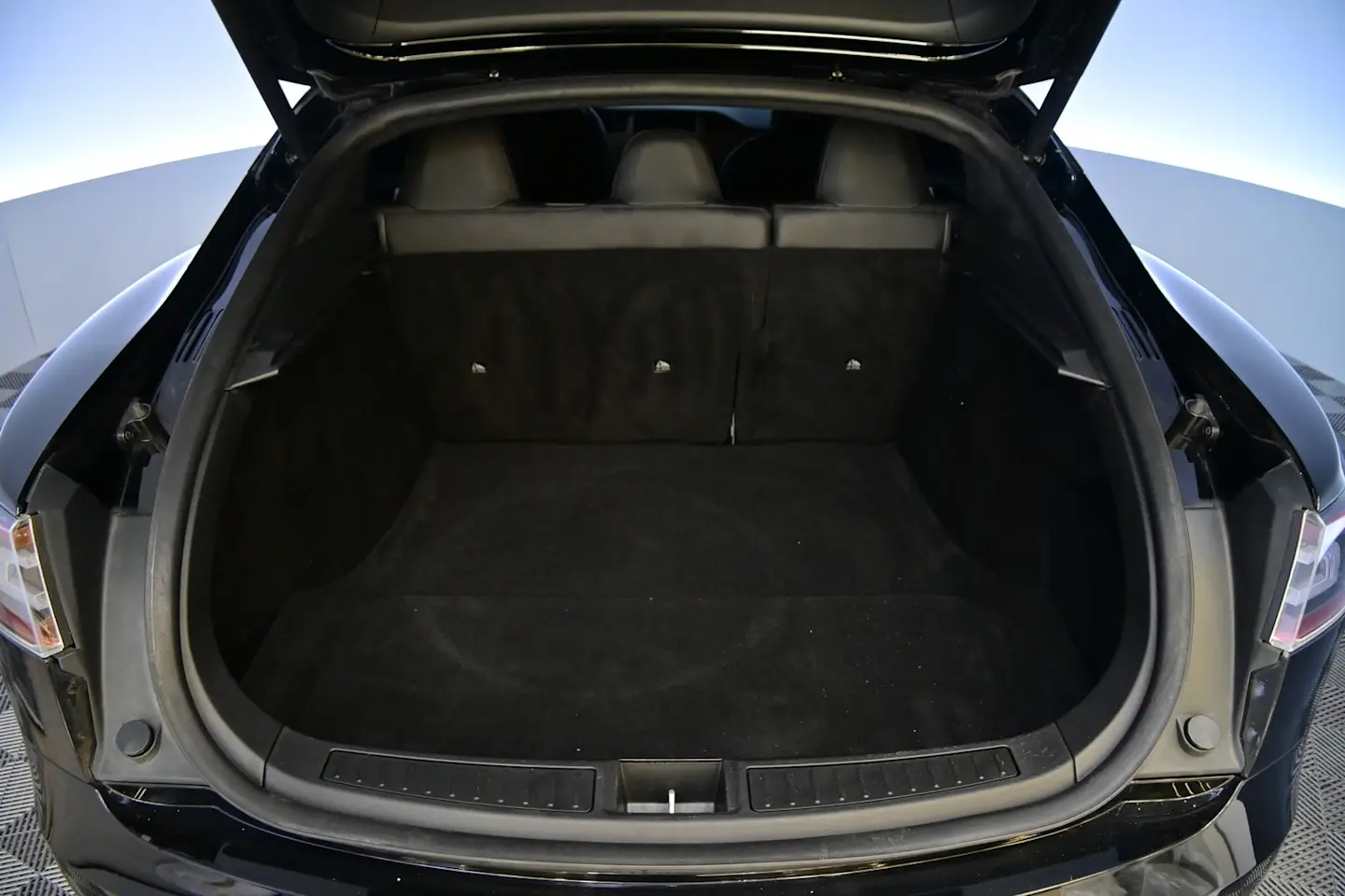 Car Image - 5LjNWqnC8HcoyzKTKqEe6X