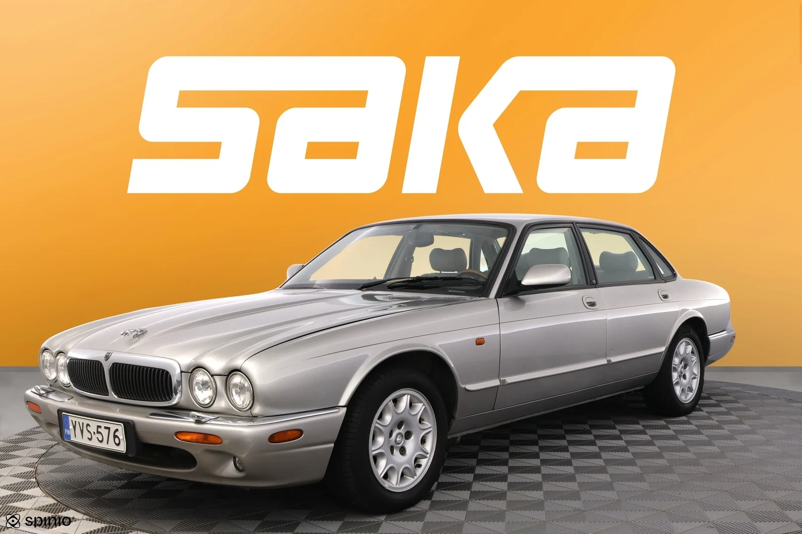 Car Image - FwyJT6Ga9AAlmVO8qm1Q8