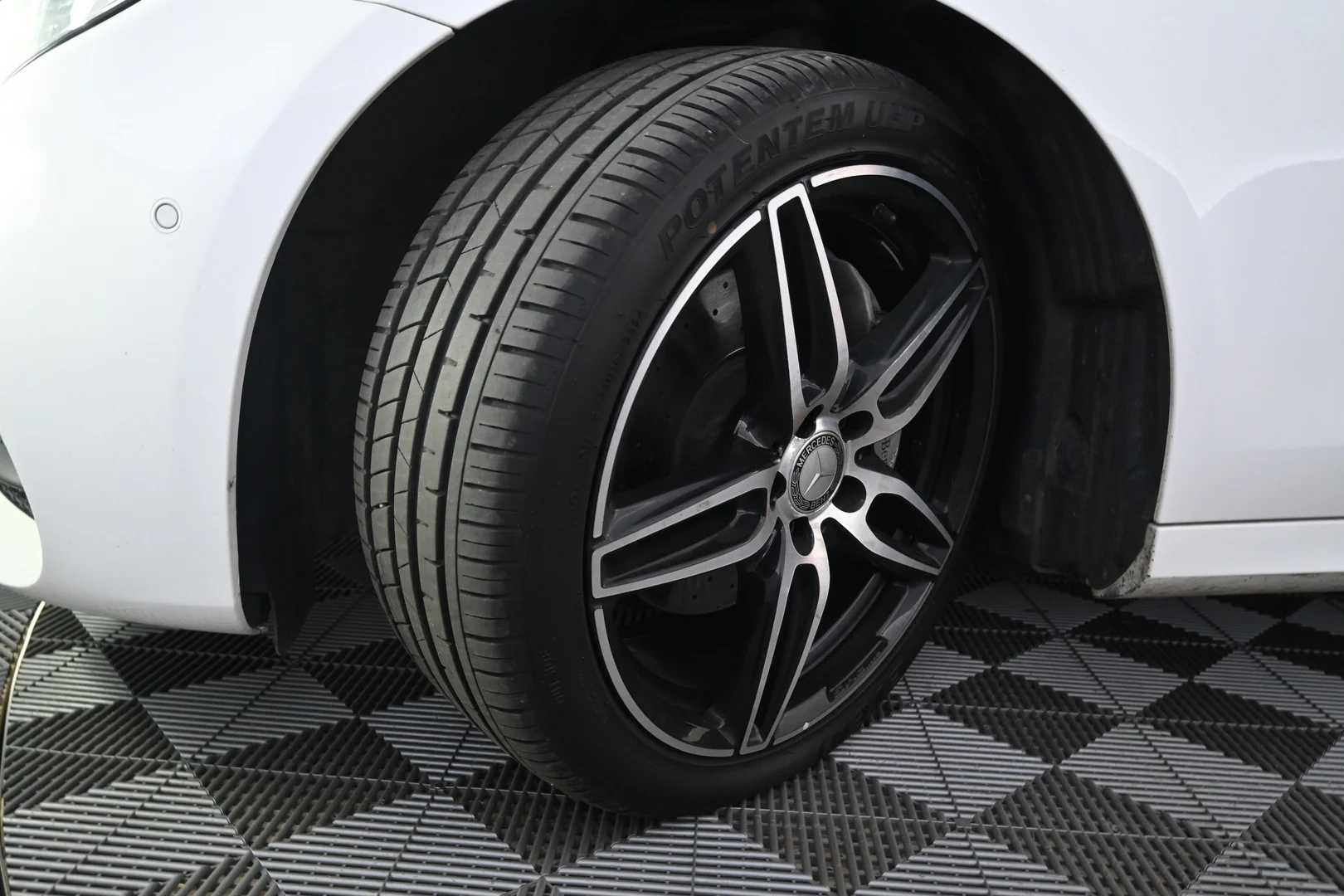 Car Image - 2mCHx8JB0p5kWb4yrWF5Cc