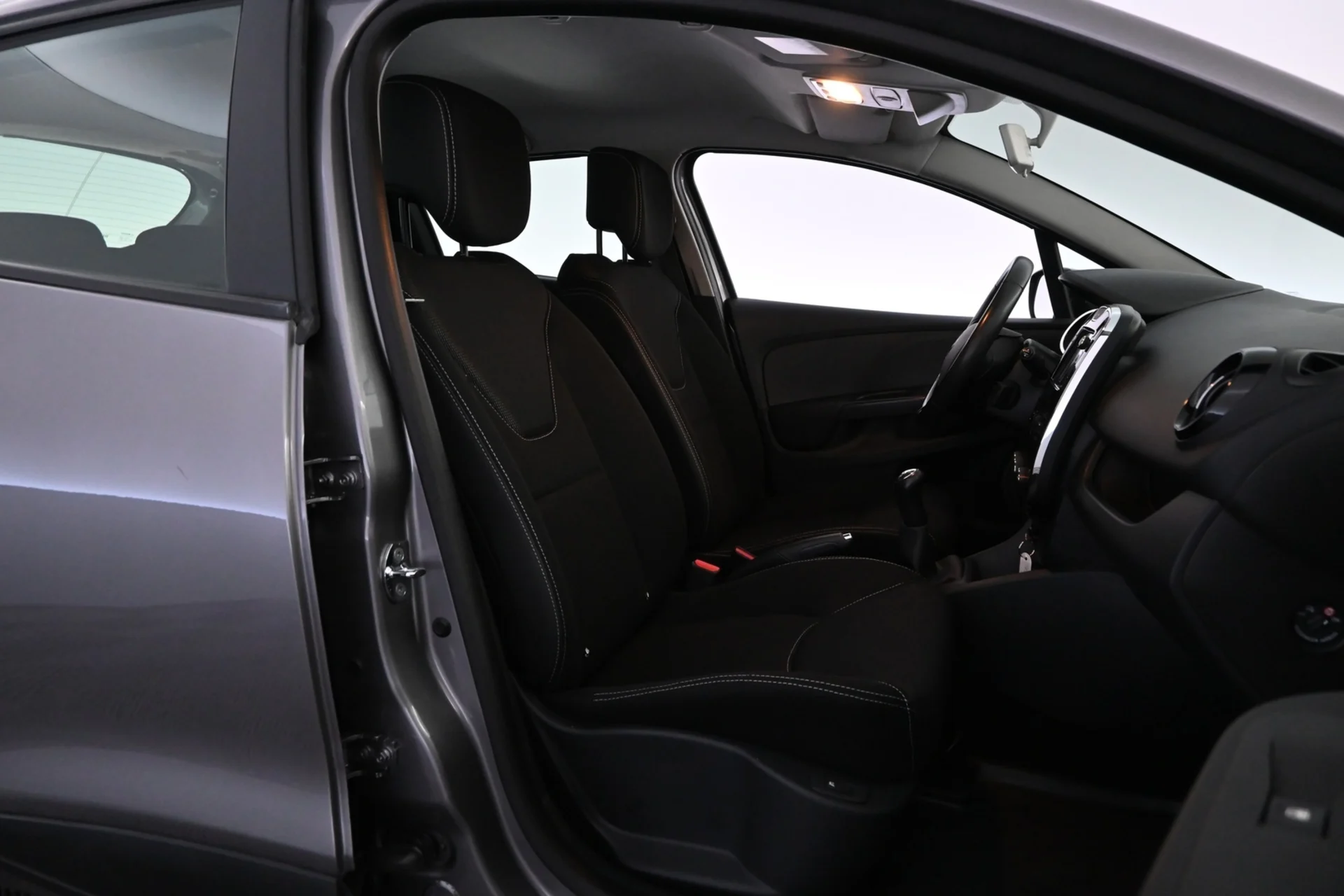 Car Image - 2zEkjIQlMg8DAaJ3yujNyO