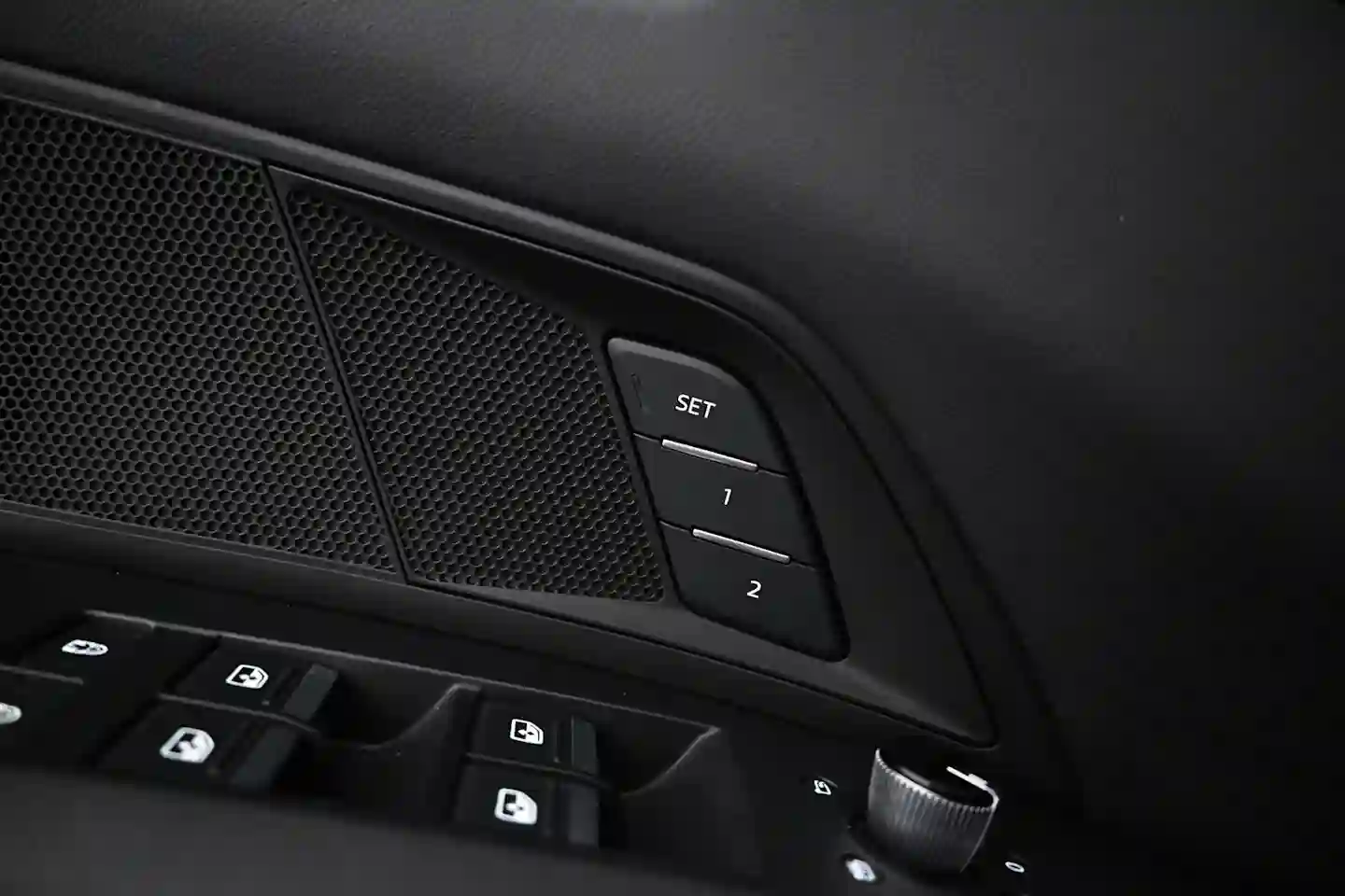 Car Image - 1dnZDa7Gf26mg8YeYR7d3u